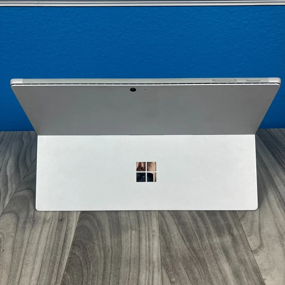Microsoft Surface Pro 5 (Model 1796) – Intel‎ Core m3, 4GB RAM, 128GB SSD, 12.3